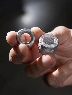 青少年發明具有轉換制造潛力的液體金屬3D打印機