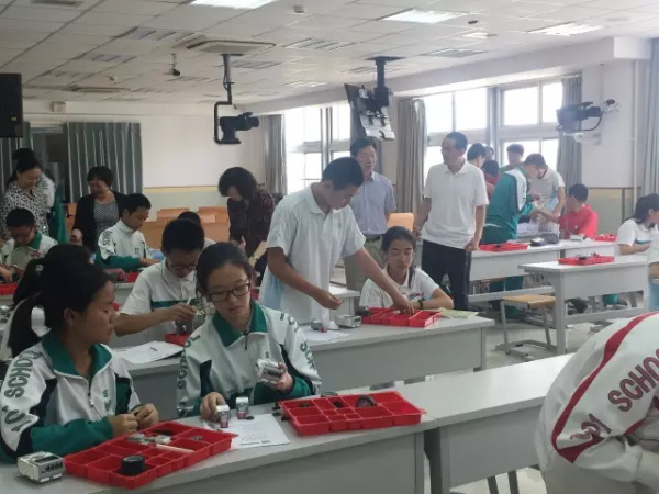 當好幫手精準服務，童程童美助力學校科技活動