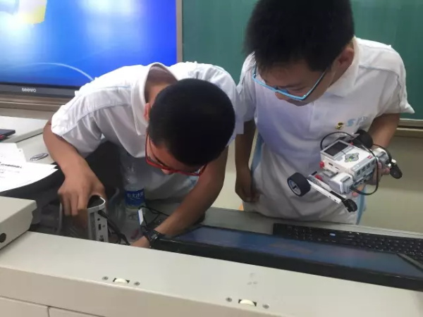 當好幫手精準服務，童程童美助力學校科技活動