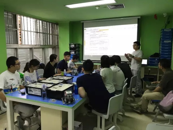 直選賽落幕又迎全國(guó)賽，WRO全國(guó)賽教練集訓(xùn)中