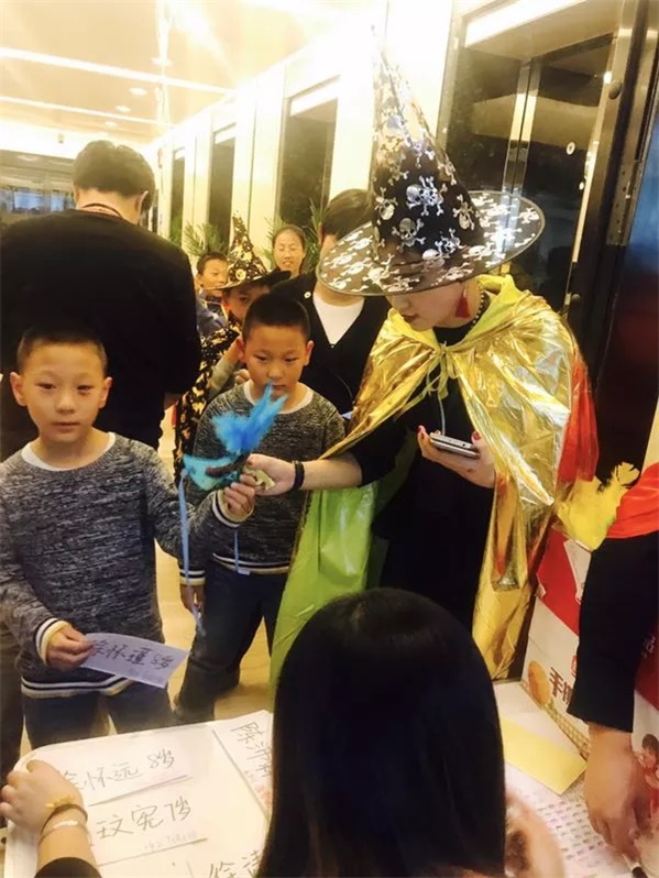 萬圣狂歡，百鬼夜行！這群“搗蛋鬼”們在童程童美各地校區玩的很happy！