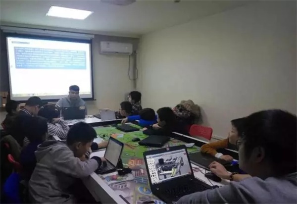 達(dá)內(nèi)童程童美202018年FLL工程挑戰(zhàn)賽集訓(xùn)火熱進(jìn)行中！
