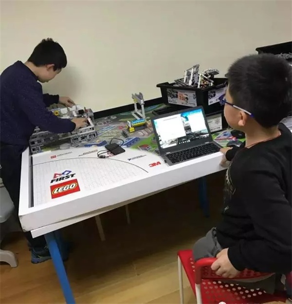 達(dá)內(nèi)童程童美202018年FLL工程挑戰(zhàn)賽集訓(xùn)火熱進(jìn)行中！
