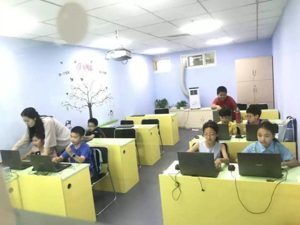 見證孩子的成長(zhǎng)是非常幸福的事！——最美人氣教師張馨雨專訪
