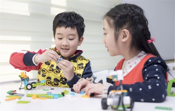 中小學(xué)人工智能教育發(fā)布會在京召開，2019年五城全面試點！ 