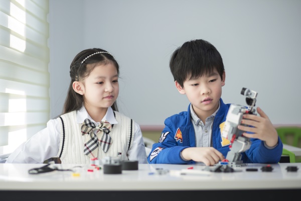 學(xué)機(jī)器人編程有什么用，少兒機(jī)器人編程好學(xué)嗎？
