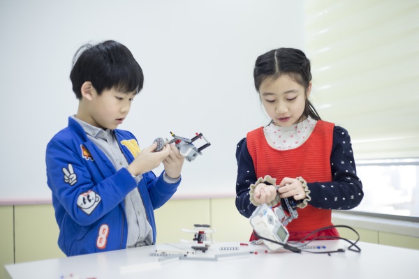 學(xué)機(jī)器人編程有什么用，少兒機(jī)器人編程好學(xué)嗎？