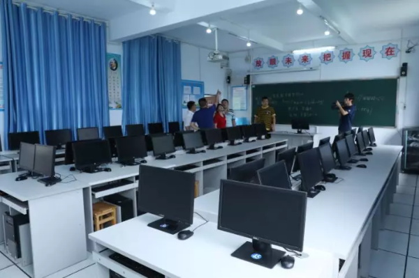 童程童美深入重慶貧困縣，捐贈百萬助力編程教育發展！