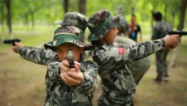 八一建軍節(jié)，有一群小小特種兵將會(huì)秘密集結(jié)……