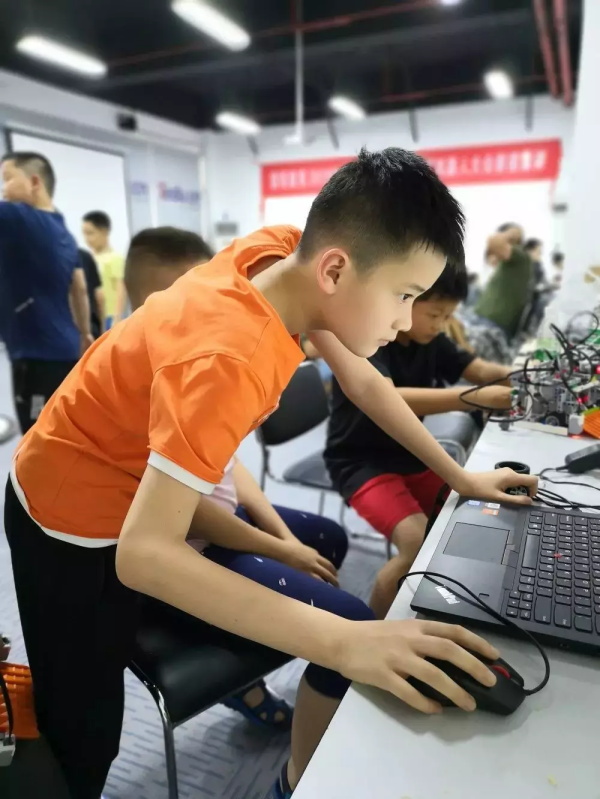 超燃！勇奪三冠，為國爭光，童程童美問鼎2019RoboRAVE世界總決賽！