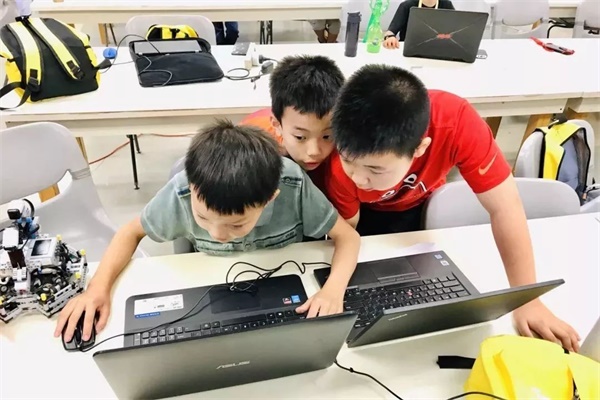跨國交流，童程童美學員登上中國駐洛杉磯總領館官網頭條！