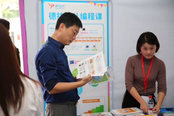 強(qiáng)強(qiáng)聯(lián)合，童程童美與北京青少年科技教育協(xié)會戰(zhàn)略合作！